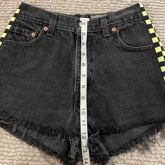 Levi’s 501 High-Rise Denim Shorts - Picture 10 of 11